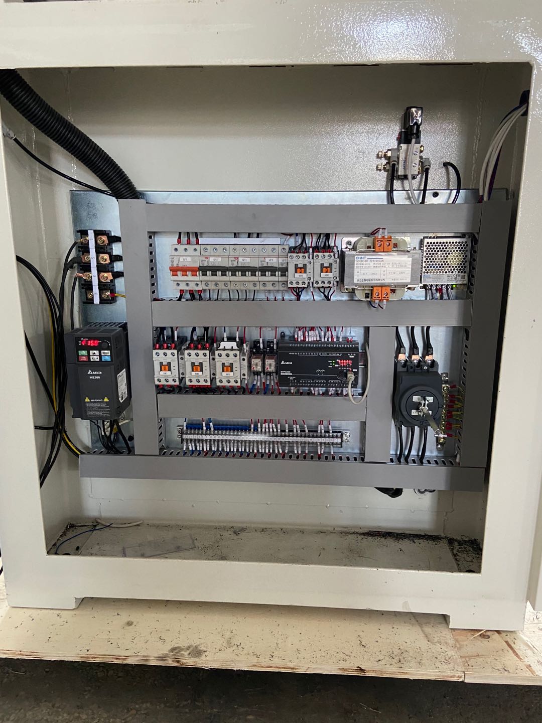 ToughCut 1300mm Single Wide Belt Sander With Platen PLATINUM 1300SBP