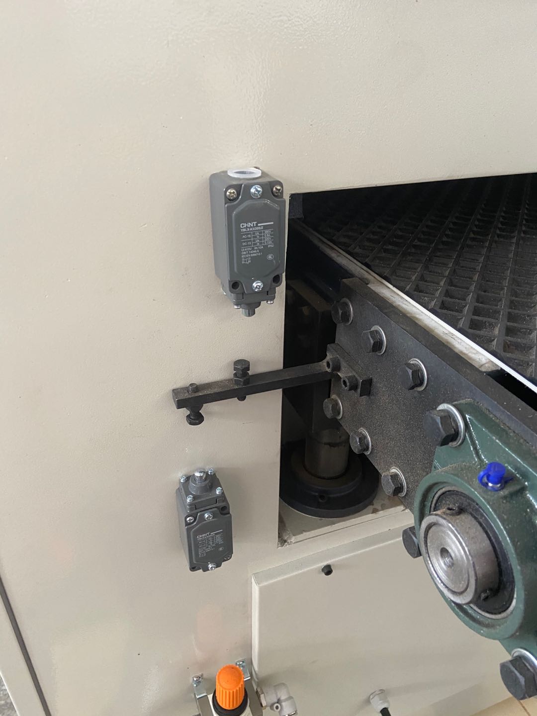 ToughCut 1300mm Double Wide Belt Sander with Platen PLATINUM 1300DB